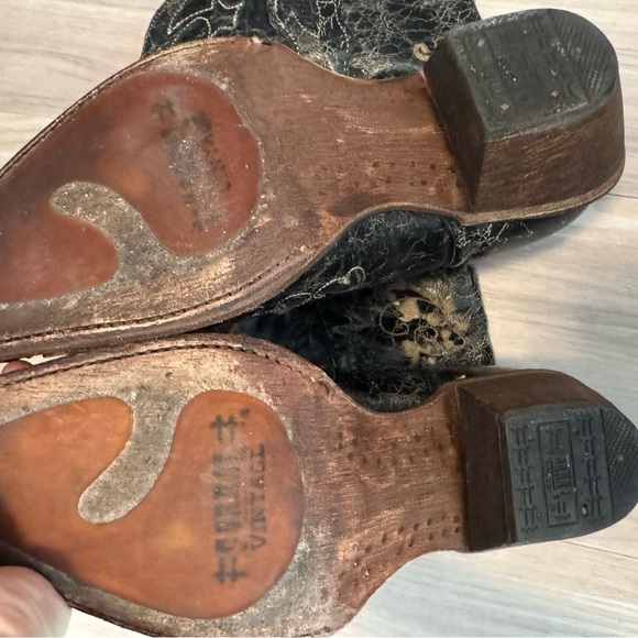 Corral Vintage Black and Brown Western Cowboy Boots - Picture 3 of 5